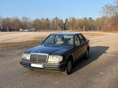 Gebraucht Mercedes E230 132 PS (97 kW) 1989 Grau Limousine