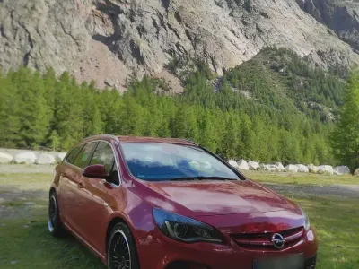 Gebraucht Opel Astra Eco 194 PS (142 kW) 2014 Rot Kombi