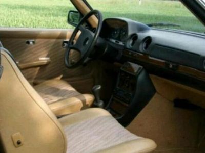 Gebraucht Mercedes 230 139 PS (102 kW) 1982 Coupé