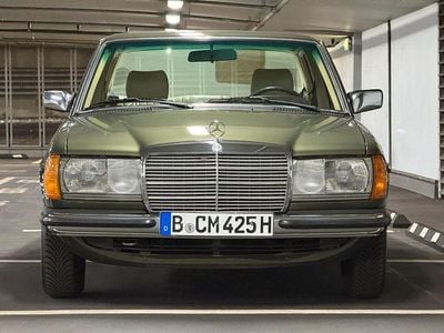 Gebraucht Mercedes 230 136 PS (100 kW) 1983 Grün Limousine