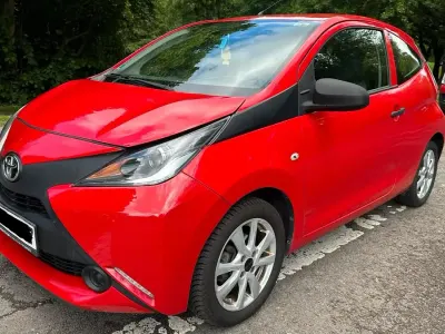 Gebraucht Toyota Aygo 69 PS (50 kW) 2016 Rot Kleinwagen