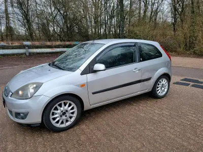 Gebraucht Ford Fiesta 80 PS (58 kW) 2006 Grau Kleinwagen