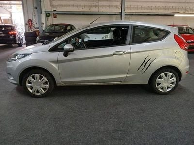 Begagnad Ford Fiesta Trend 82 HK (60 kW) 2009 Silver Sedan