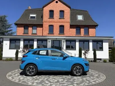 Second-hand Hyundai Kona 100 kW (136 CP) 2023 Albastru SUV