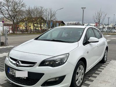 Gebraucht Opel Astra Edition 120 PS (88 kW) 2015 Weiß Limousine