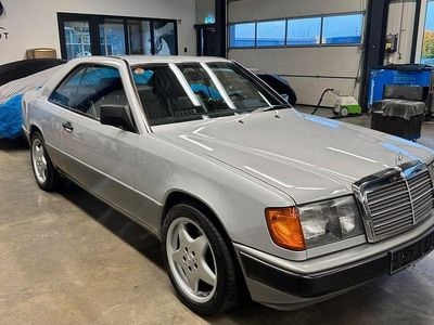 Gebraucht Mercedes E300 180 PS (132 kW) 1988 Silber Coupé