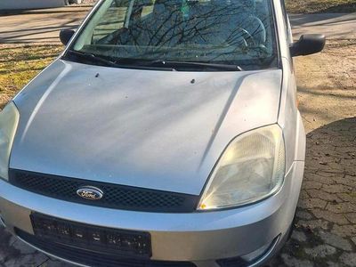 Gebraucht Ford Fiesta 60 PS (44 kW) 2004 Grau Kleinwagen