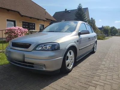 Używany Opel Astra 101 KM (74 kW) 2000 Niebieski Sedan/Limuzyna