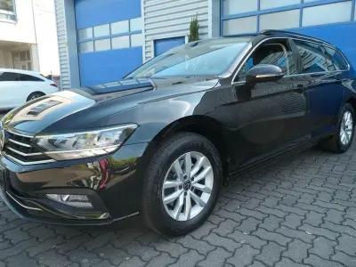 Gebraucht VW Passat Sport 150 PS (110 kW) 2022 Schwarz Kombi