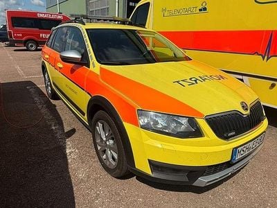Gebraucht Skoda Octavia Scout 4x4 184 PS (135 kW) 2016 Gelb Kleinwagen