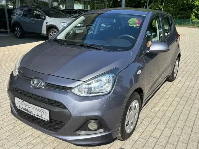 Gebraucht Hyundai i10 Trend 67 PS (49 kW) 2016 Grau Kleinwagen