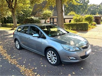 Gebraucht Opel Astra 2012 Grau Kombi