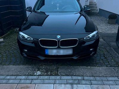 Schwarz Gebraucht 2014 BMW 318 Compact Kleinwagen | 9.500 €