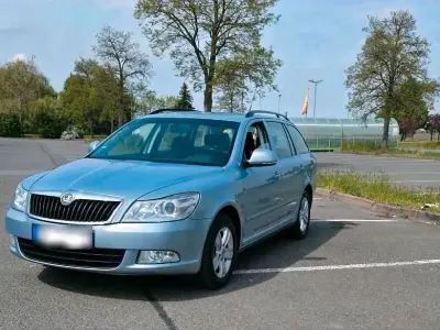 Gebraucht Skoda Octavia Ambiente 105 PS (77 kW) 2010 Blau Kombi