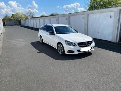 Gebraucht Mercedes E220 AMG 170 PS (125 kW) 2015 Weiß Limousine