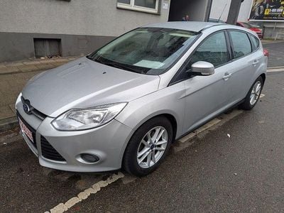 Gebraucht Ford Focus Trend 125 PS (91 kW) 2014 Silber Limousine