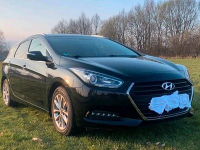 gebraucht Hyundai i40 Kombi schwarz Benzin