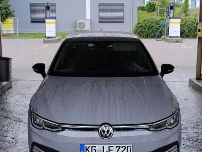 Gebraucht VW Golf VII Life 131 PS (96 kW) 2020 Grau Limousine