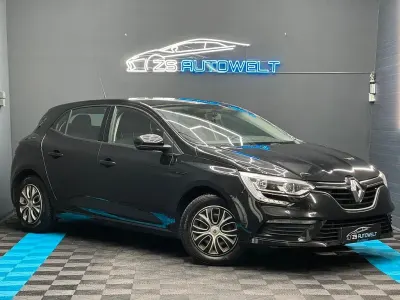 Używany Renault Mégane Life 101 KM (74 kW) 2017 Czarny Sedan/Limuzyna
