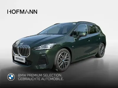 Gebraucht BMW 218 Active Tourer M Sport 136 PS (100 kW) 2024 Sanremo green metallic Van / Kleinbus