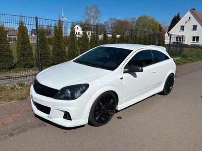 Usata Opel Astra Edition 240 CV (176 kW) 2008 Bianco Coupé