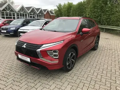 Gebraucht Mitsubishi Eclipse Cross Plus 98 PS (72 kW) 2022 Dynamik rot (d) SUV