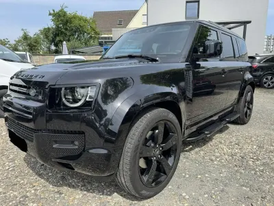 Gebraucht Land Rover Defender HSE Dynamic 250 PS (183 kW) 2024 Santorini black SUV