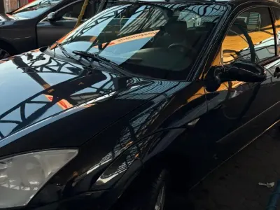 Käytetty Ford Focus 100 HP (73 kW) 2003 Musta Viistoperä