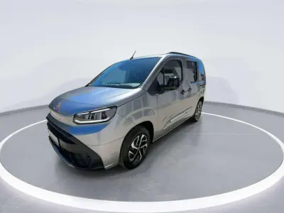 Neu Toyota Proace Verso City 131 PS (96 kW) 2026 Bismutsilber Kombi