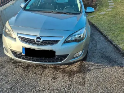 Używany Opel Astra Innovation 179 KM (131 kW) 2011 Szary Kombi