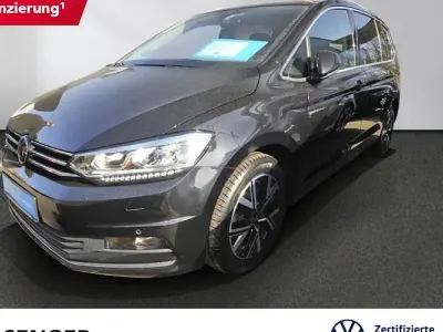 Używany VW Touran Highline 150 KM (110 kW) 2023 Czarny Minivan