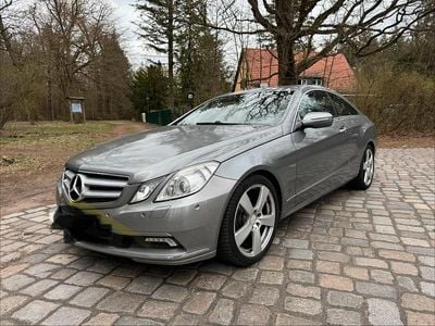 Gebraucht Mercedes E250 204 PS (150 kW) 2010 Grau Coupé