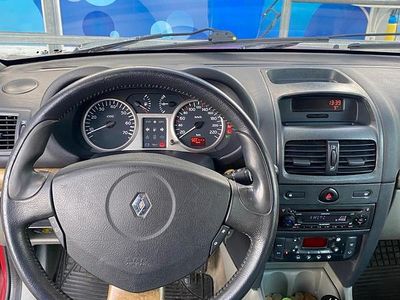 Second-hand Renault Clio II Initiale 72 CP (52 kW) 2003 Roșu Hatchback