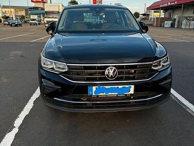 Gebraucht VW Tiguan Life 150 PS (110 kW) 2021 Schwarz SUV