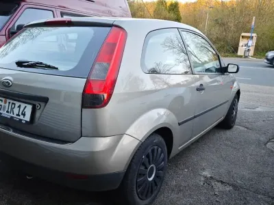 Gebraucht Ford Fiesta 60 PS (44 kW) 2004 Beige Kleinwagen