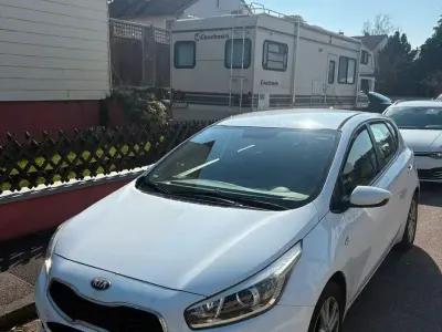 Gebraucht Kia Ceed Edition 7 90 PS (66 kW) 2013 Weiß Kleinwagen