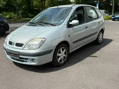 Gebraucht Renault Scénic 107 PS (78 kW) 2000 Silber Van / Kleinbus