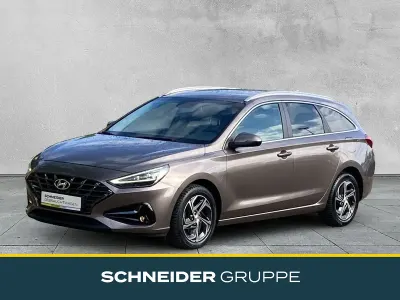 Gebraucht Hyundai i30 Trend 120 PS (88 kW) 2023 Silky bronze Kombi