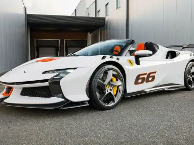 Gebraucht Ferrari SF90 999 PS (734 kW) 2024 Weiß Cabrio