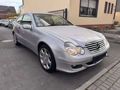 Gebraucht Mercedes C160 122 PS (89 kW) 2005 Iridiumsilber  metalliclack Coupé