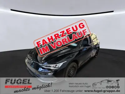Gebraucht VW Golf VIII Life 150 PS (110 kW) 2023 Deep black perleffekt Limousine