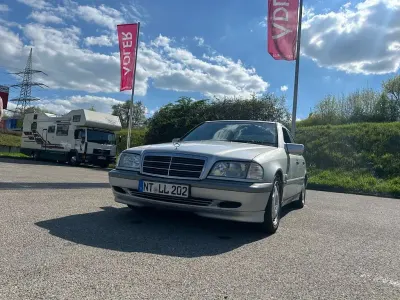 Gebraucht Mercedes C180 Classic 122 PS (89 kW) 1998 Silber Limousine