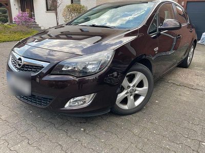 Second-hand Opel Astra 110 CP (80 kW) 2012 Maro Berlinǎ