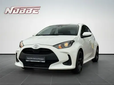 Gebraucht Toyota Yaris Comfort 72 PS (52 kW) 2023 Schneeweiß Kleinwagen