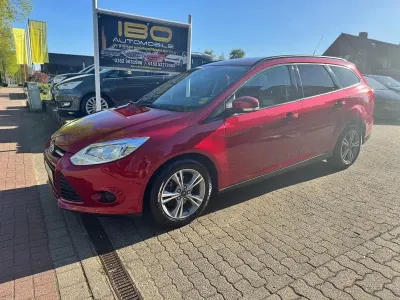 Używany Ford Focus SYNC Edition 101 KM (74 kW) 2014 Czerwony Kombi