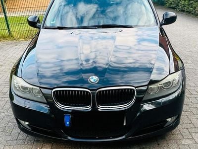 Gebraucht BMW 320 183 PS (134 kW) 2011 Schwarz Kombi