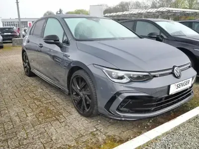 Gebraucht VW Golf VIII R-line 131 PS (96 kW) 2024 Delfingrau Limousine