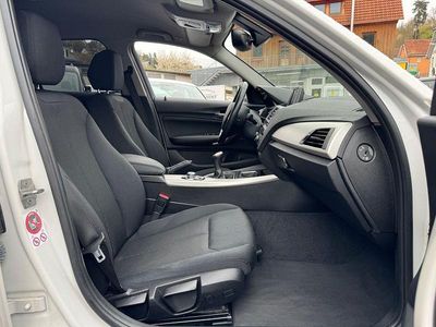 Gebraucht BMW 120 Advantage 177 PS (130 kW) 2015 Weiß Kleinwagen