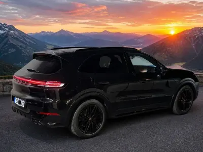 Second-hand Porsche Cayenne 354 CP (260 kW) 2025 Negru SUV