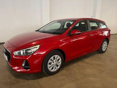 Second-hand Hyundai i30 Select 101 CP (74 kW) 2018 Roșu Break